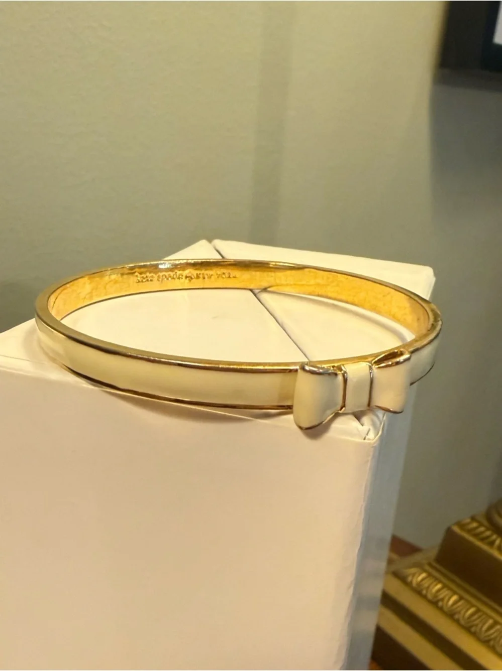 Kate Spade New York Take A Bow Bangle Bracelet Gold White Enamel - Picture 4 of 6